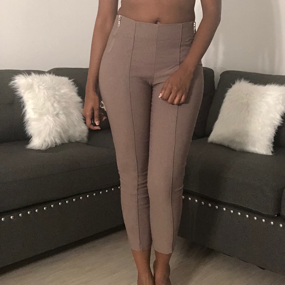Double Zipper Capri Pants